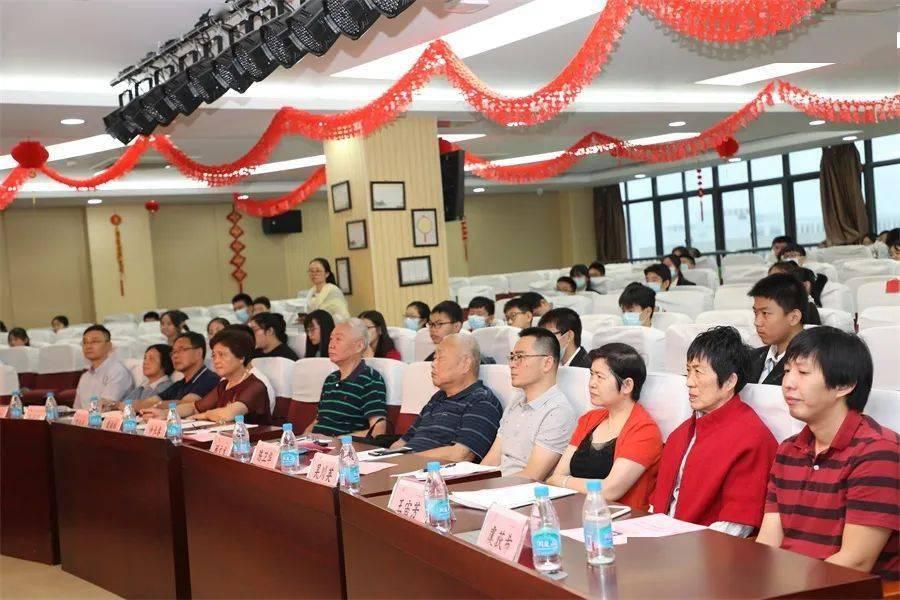 怎样和男朋友存点钱一起租房住游戏画面